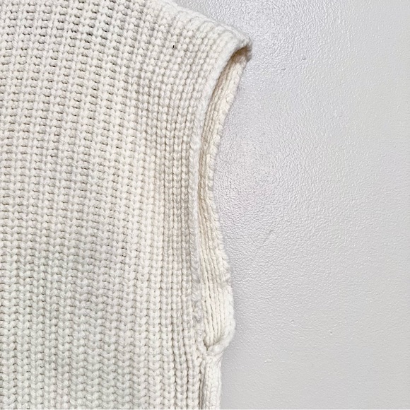 NWT H&M Thick Cable Knit V-Neckline Relaxed Fit Sweater Vest in Soft White - Picture 14 of 16